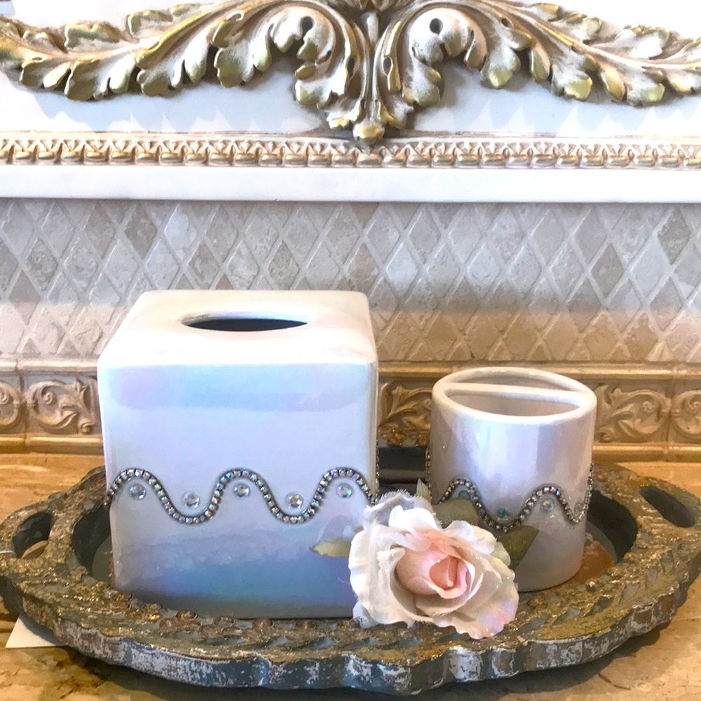 NWT Mike + Ally Studio Luxury Bathroom Accessories Set